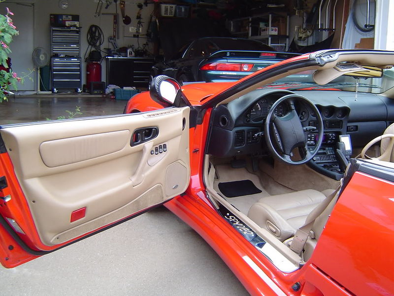 File:Spydergirl-3000GT-SL-Spyder-Interior-Driver2.jpg