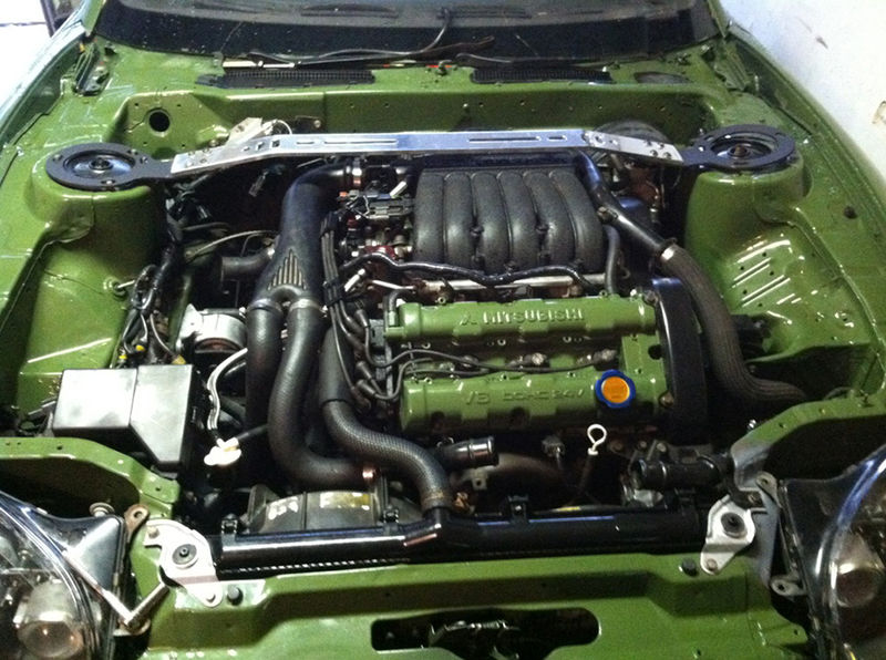 File:3kprime1-3000GT-VR4-Engine-Bay.jpg
